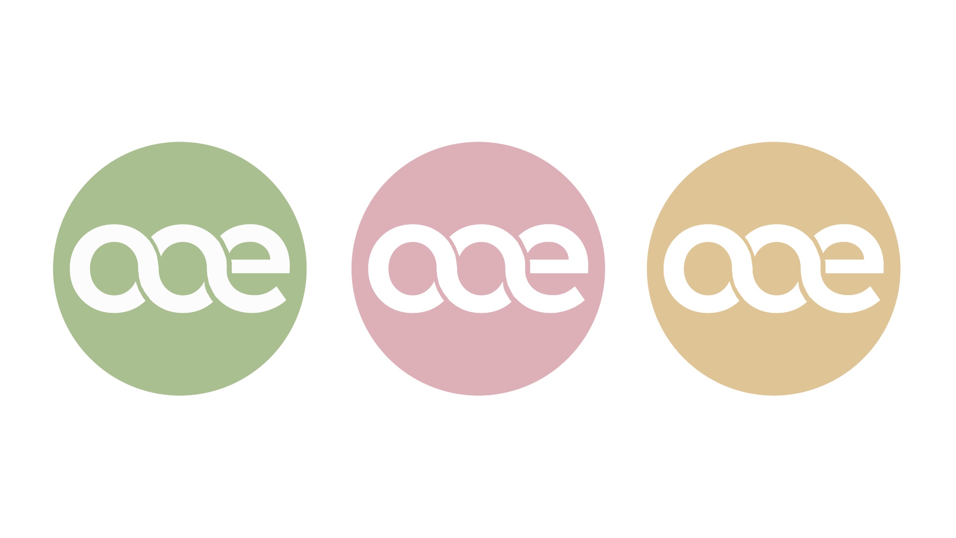 白色背景上排列綠色、粉紅色與赭黃色的三個圓形「ooe」字樣