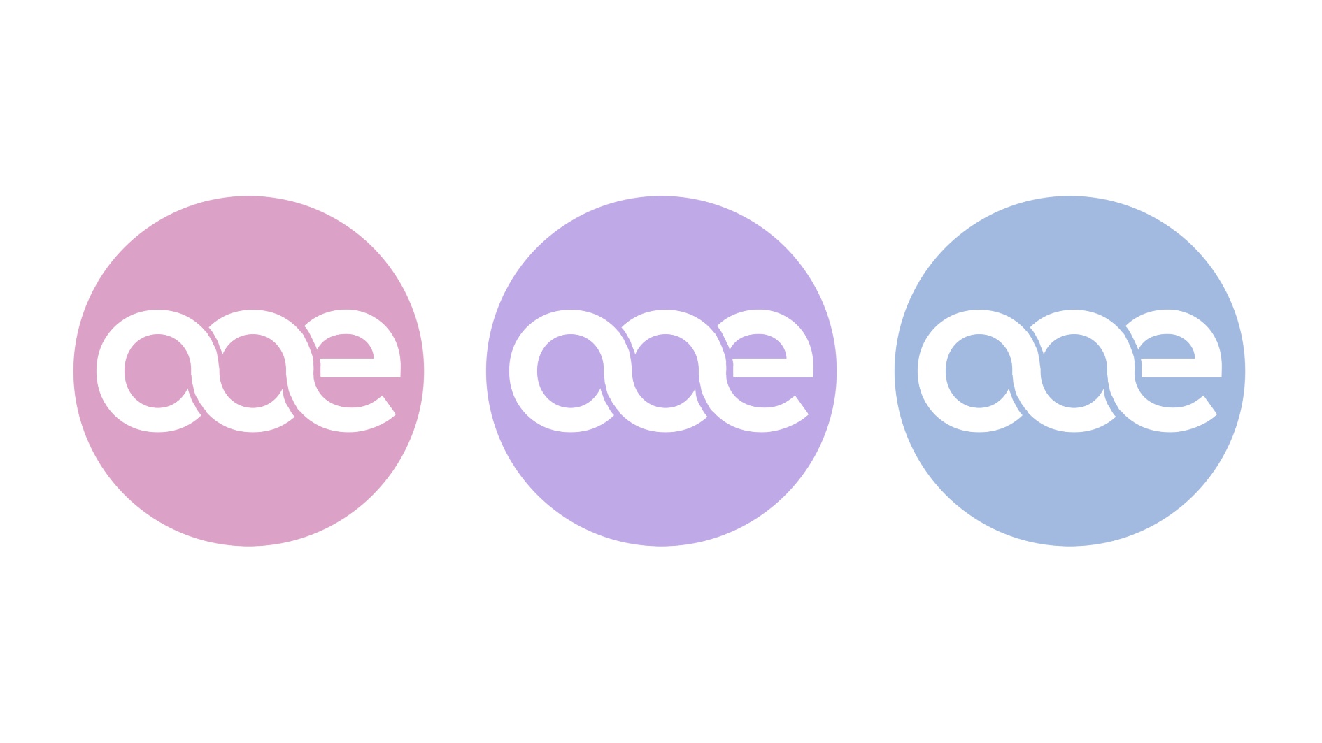 白色背景上排列粉紅色、紫色與藍色的三個圓形「ooe」字樣
